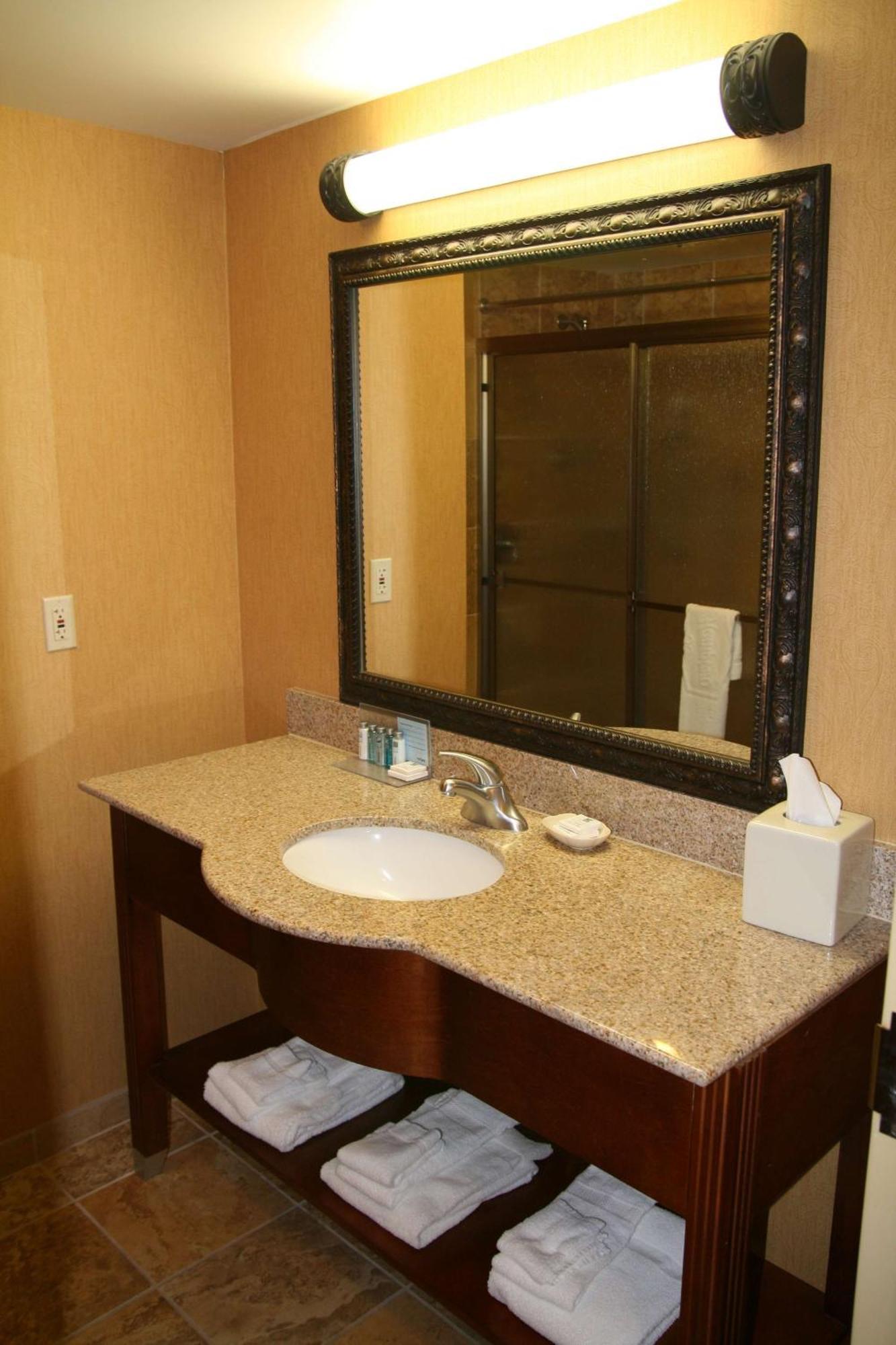 Hampton Inn & Suites Mccomb Exterior photo